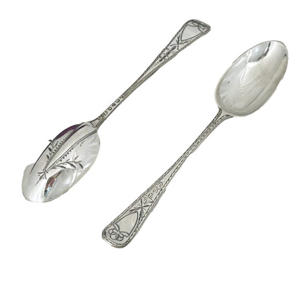 TWELVE VICTORIAN SILVER TEA SPOONS - Image 2